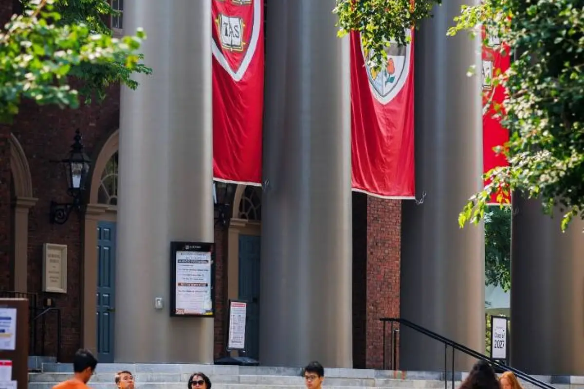 Universidad de Harvard, Red social X