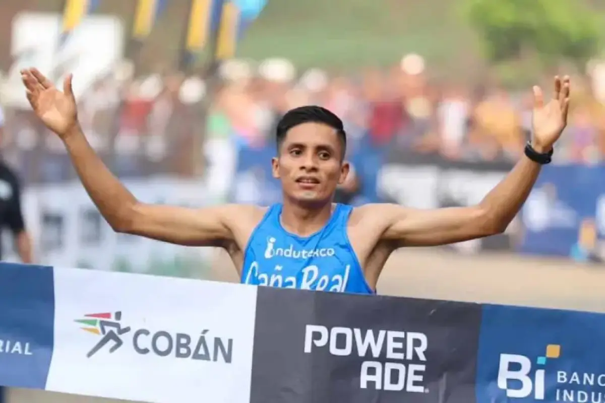 Mario Pacay ganó la edición 2024 del Medio Maratón de Cobán 