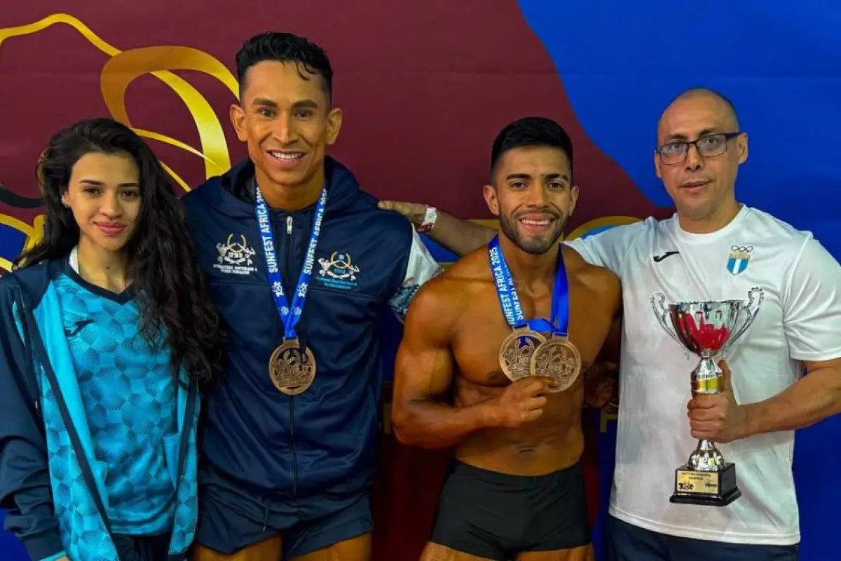 Roni Zamora y sus dirigidos en competencia celebrada en Sudáfrica 