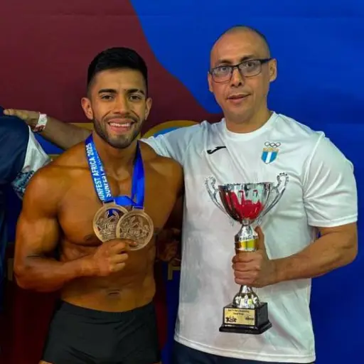 Roni Zamora y sus dirigidos en competencia celebrada en Sudáfrica 