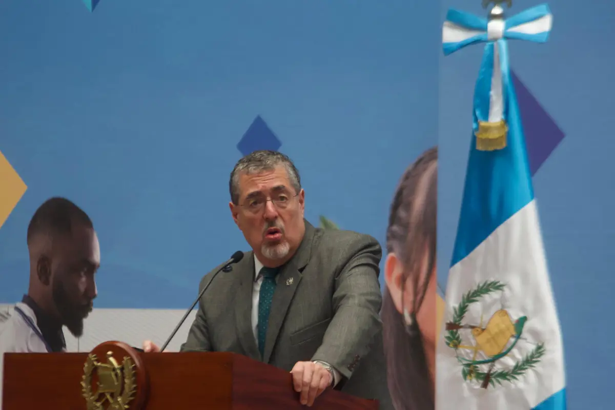 El mandatario Bernardo Arévalo enfatizó la importancia de la Constitución Política de la República., Omar Solís/Emisoras Unidas