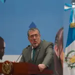 El mandatario Bernardo Arévalo enfatizó la importancia de la Constitución Política de la República. ,Omar Solís/Emisoras Unidas