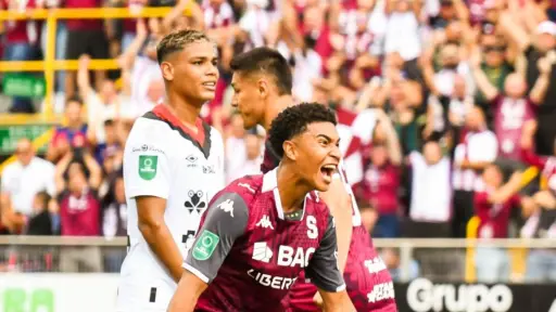 Alajuelense y Saprissa buscan el boleto a la gran final en Costa Rica 