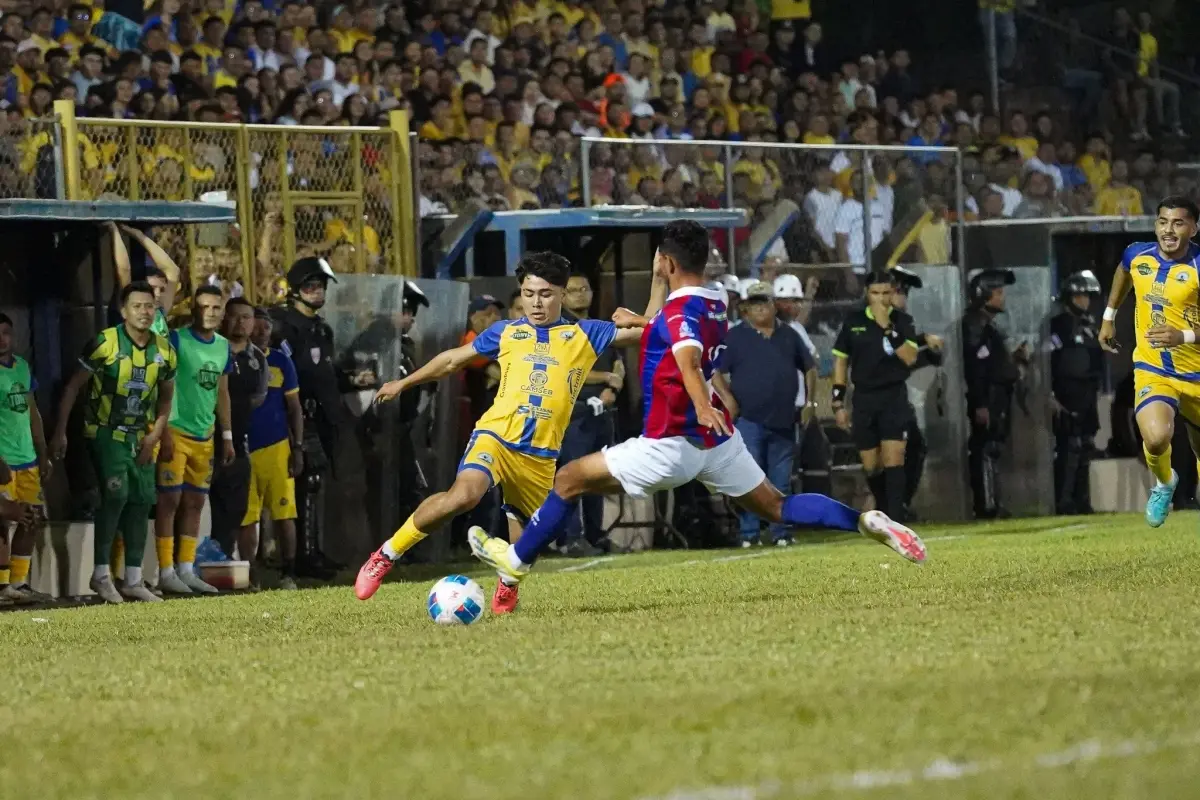 Municipal Limeño dio la sorpresa en las semifinales del futbol de El Salvador 