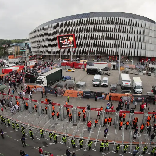 Tres aficionados ingleses detenidos en la antesala de la final de la Europa League - EFE