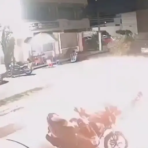 Capturan a sospechoso de lanzar explosivo contra discoteca. ,Captura de pantalla video X.