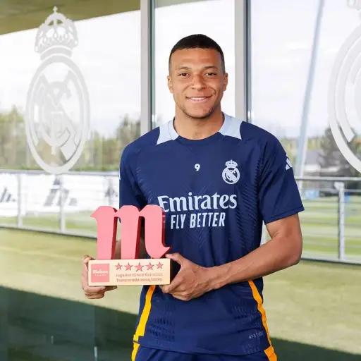 Kylian Mbappé, elegido el mejor jugador de la temporada del Real Madrid - Real Madrid