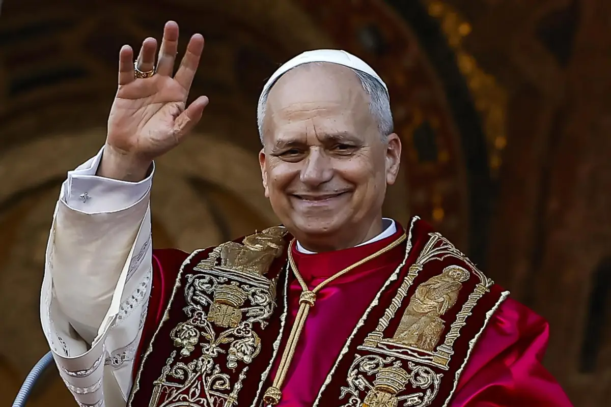 Papa León XIV saludando, EFE