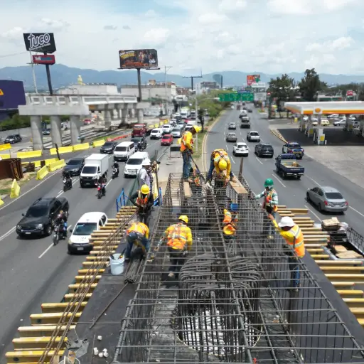 Trabajos en la construcción del paso a desnivel en Calzada Roosevelt y 9na. avenida, zona 11.  ,Foto X