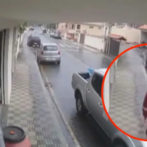 Se disfraza de obrero para cometer un asesinato. ,Captura de pantalla video X.