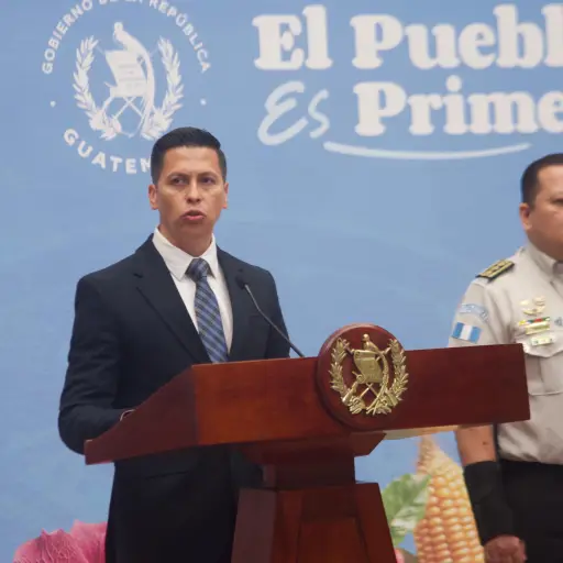 El viceministro de Seguridad, José Portillo; y el director de la PNC, David Custodio Boteo, durante la conferencia en el Palacio Nacional. ,Omar Solís/Emisoras Unidas