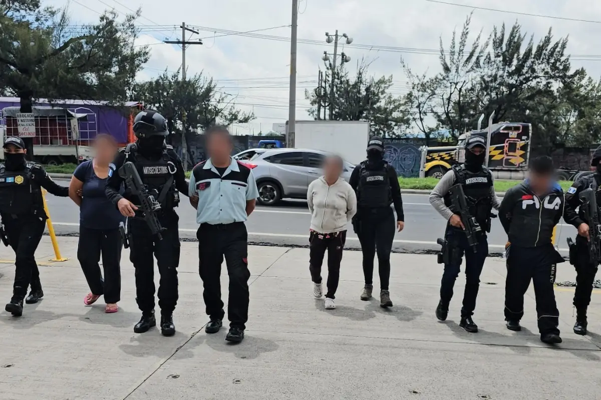 Durante el operativo fueron detenidas nueve personas. , Foto PNC
