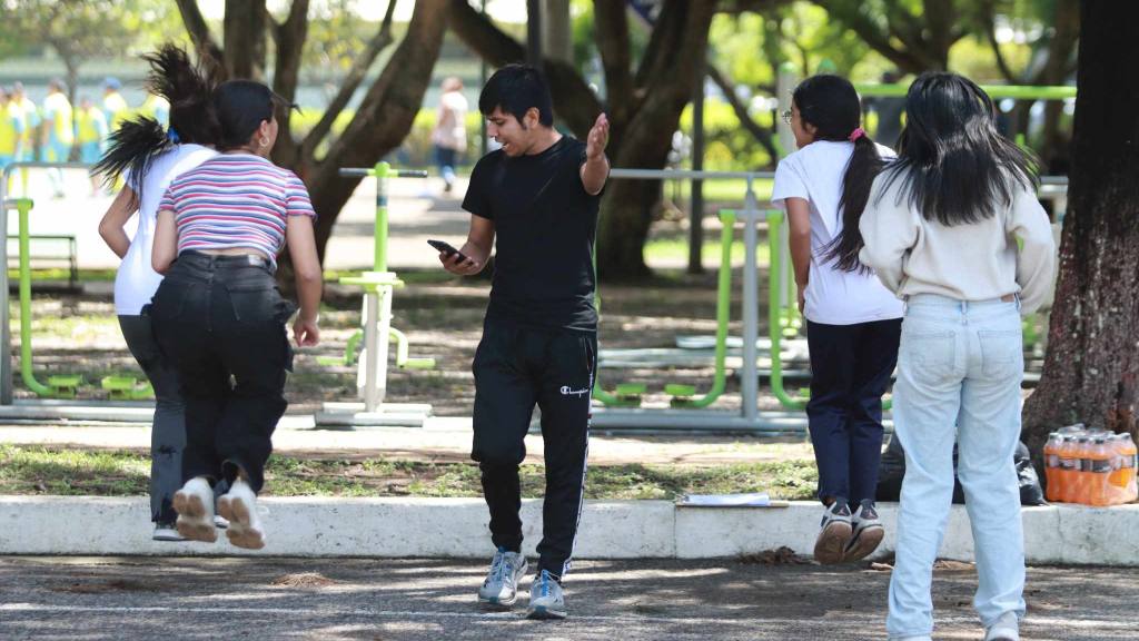 Conmemoran a Miguel Ángel Asturias en el Campo Marte | Álex Meoño