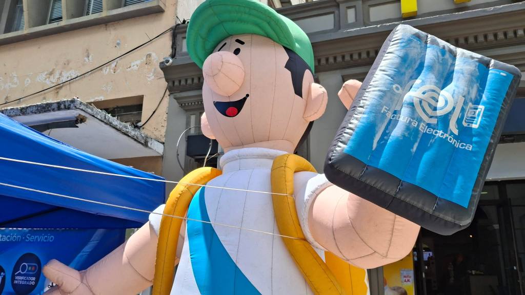 SAT llevará sus servicios móviles a la Avenida Las Américas | Álex Meoño