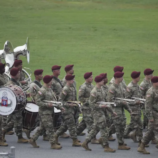 Soldados de la 82 ,ª División Aerotransportada del Ejército de los Estados Unidos marcharon durante un desfile militar celebrado en Washington D