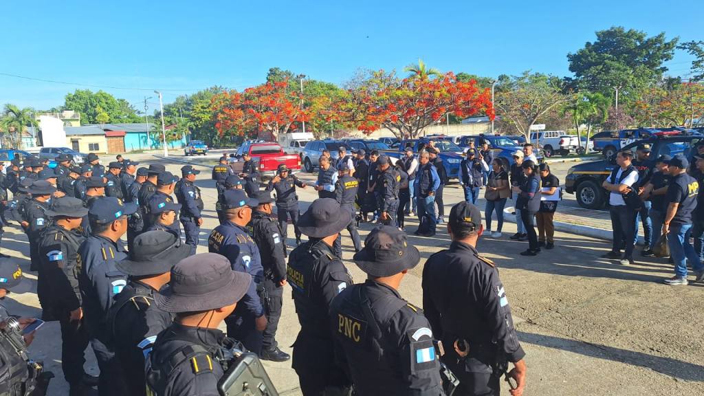 PNC y MP ejecutan allanamientos en el departamento de Petén | PNC