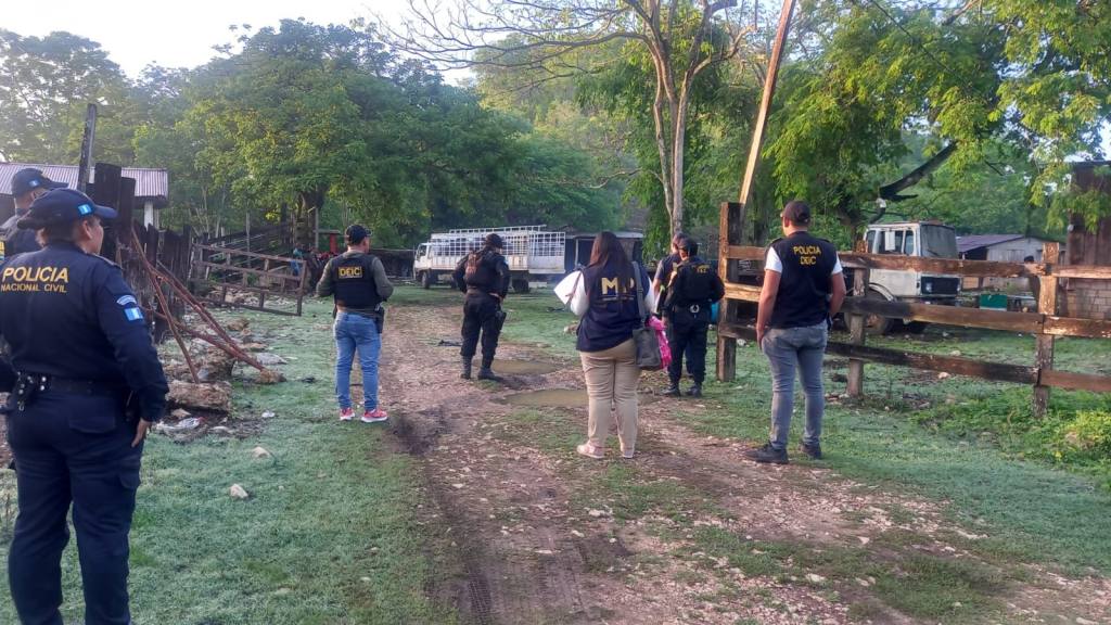 PNC y MP ejecutan allanamientos en el departamento de Petén | PNC