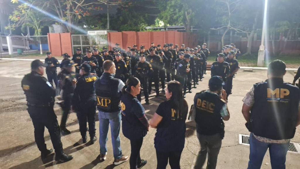 PNC y MP ejecutan allanamientos en el departamento de Petén | PNC