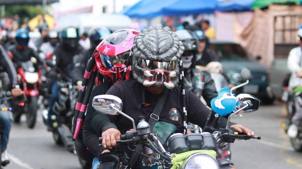Celebran un Día del Padre motorizado en el Centro Histórico | Álex Meoño