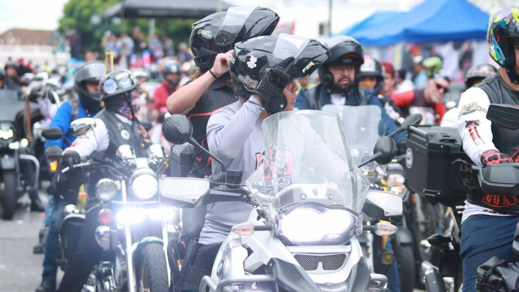 Celebran un Día del Padre motorizado en el Centro Histórico | Álex Meoño