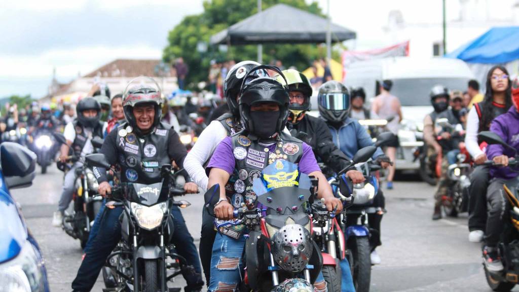Celebran un Día del Padre motorizado en el Centro Histórico | 