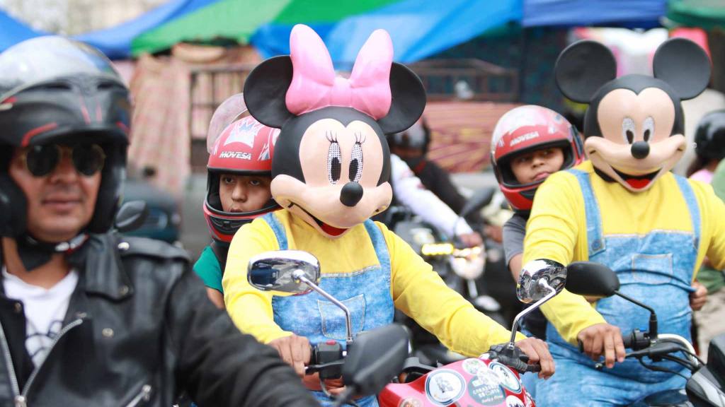 Celebran un Día del Padre motorizado en el Centro Histórico | 