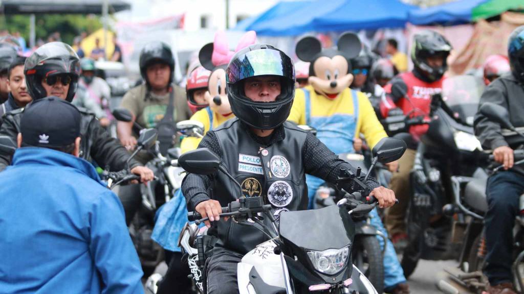 Celebran un Día del Padre motorizado en el Centro Histórico | Álex Meoño