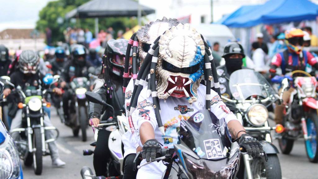 Celebran un Día del Padre motorizado en el Centro Histórico | Álex Meoño