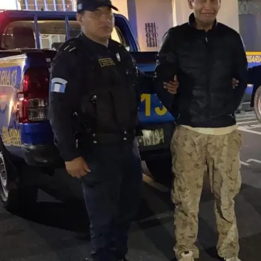 El detenido estaba bajo efecto de las drogas, dijeron los agentes de la PNC. ,PNC de Guatemala.