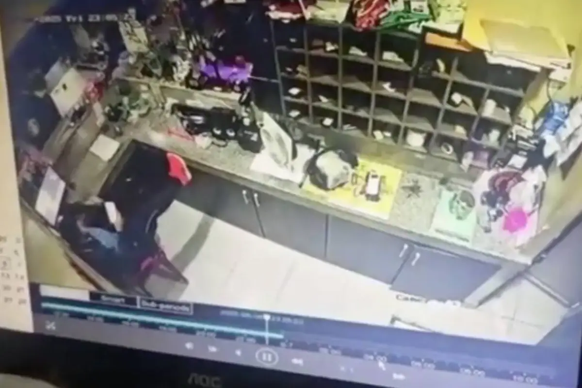 El brutal asalto que conmociona a Ecuador., Captura de pantalla video X.