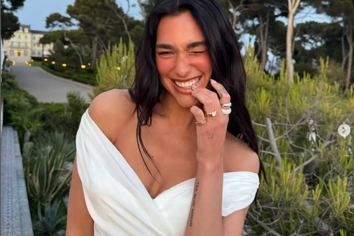 Dua Lipa anillo de compromiso, Instagram