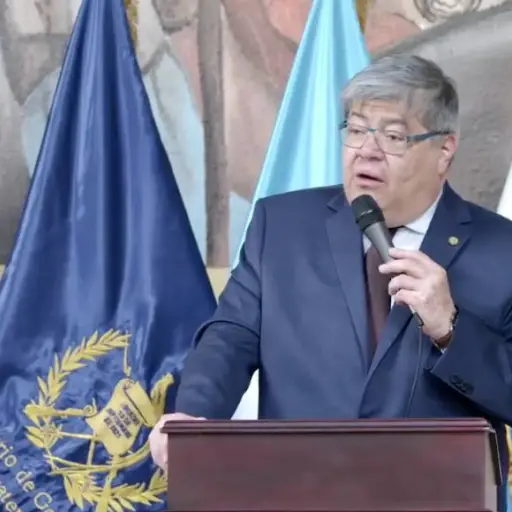 El ministro de Gobernación, Francisco Jiménez, en conferencia desde la Dirección General de la PNC. ,Mingob