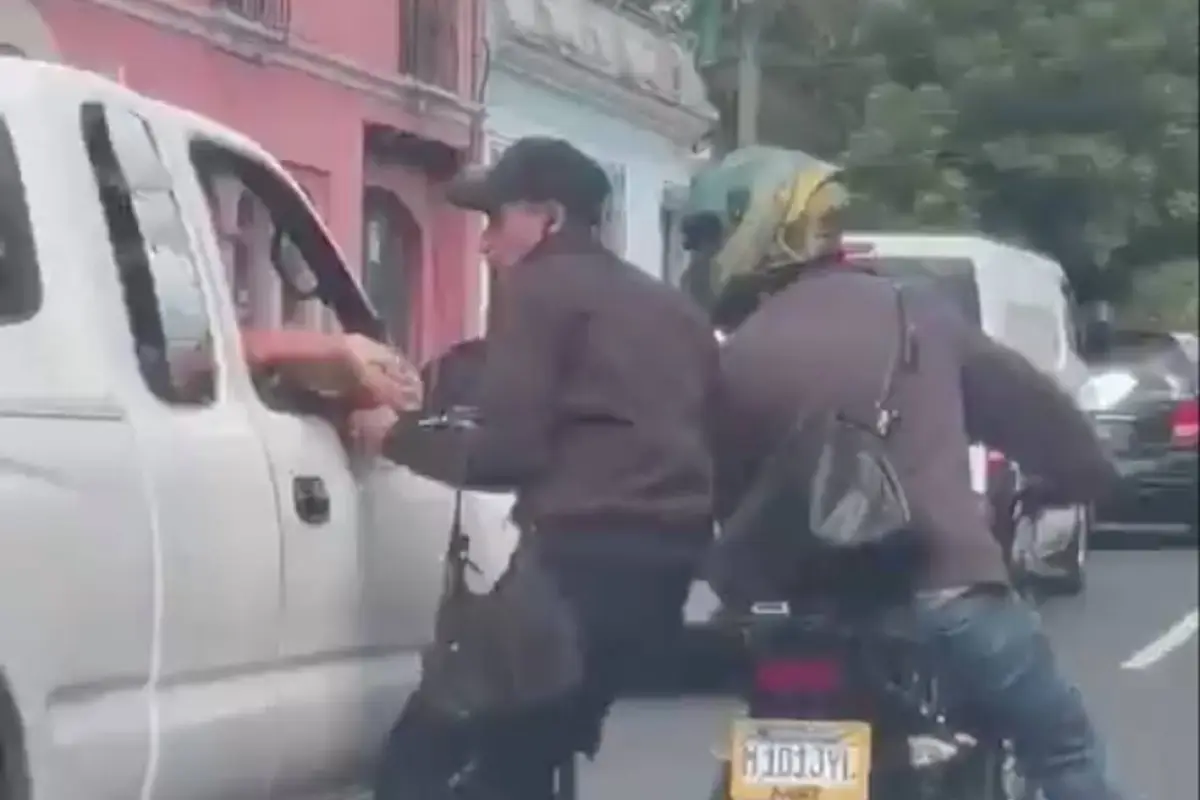Asaltan a mujeres en zona 1, Captura de pantalla video X.