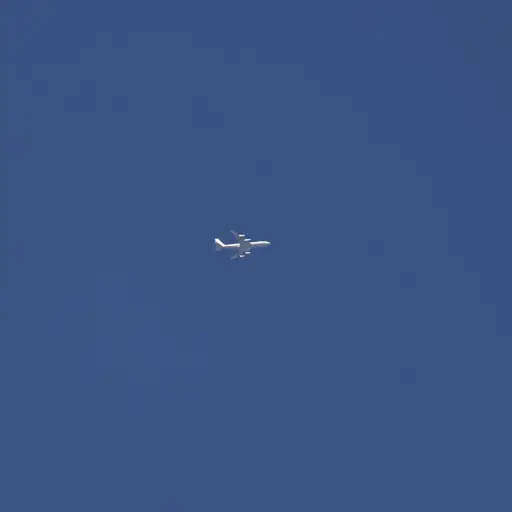 Un avión logístico militar israelí vuela sobre Jerusalén, el 13 de junio de 2025 , EFE/EPA/ATEF SAFADI