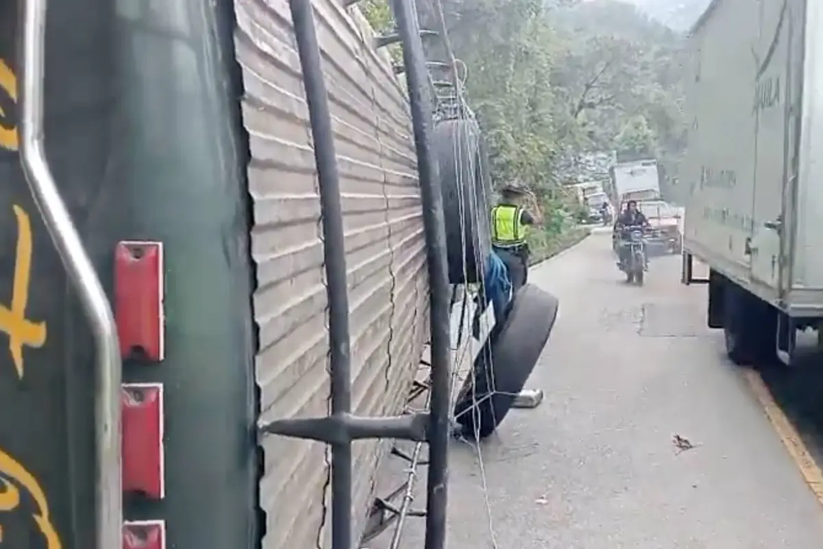 Provial atendió el pasado 11 de junio un accidente en el km 140.5 de la ruta RN-15, jurisdicción de Quiché, donde volcó un bus., Provial