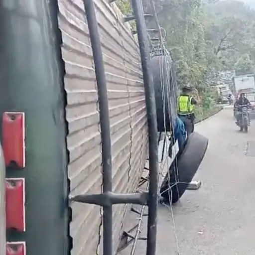 Provial atendió el pasado 11 de junio un accidente en el km 140.5 de la ruta RN-15, jurisdicción de Quiché, donde volcó un bus. ,Provial