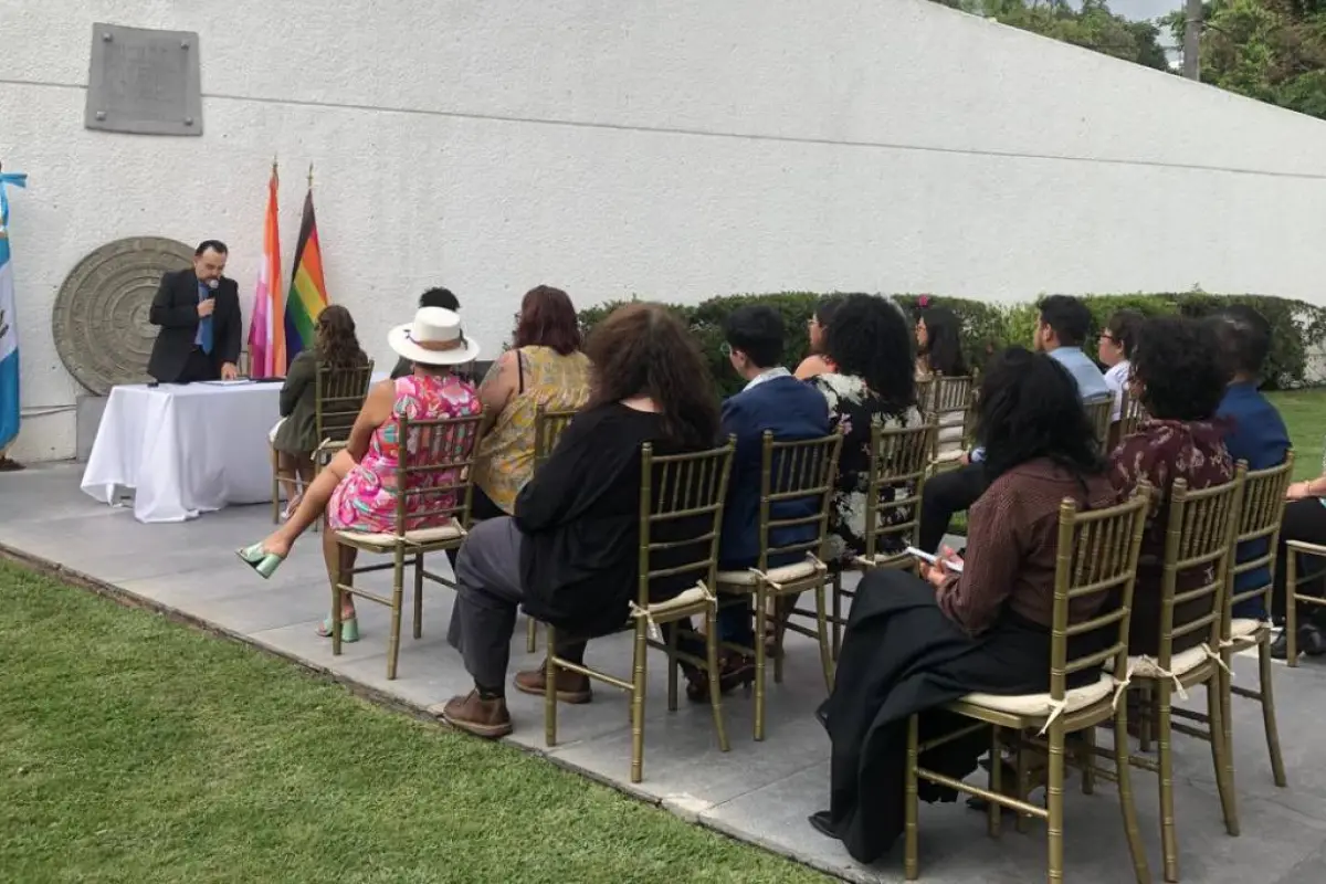 Matrimonio igualitario realizado en embajada acreditada en Guatemala provoca reacciones, X