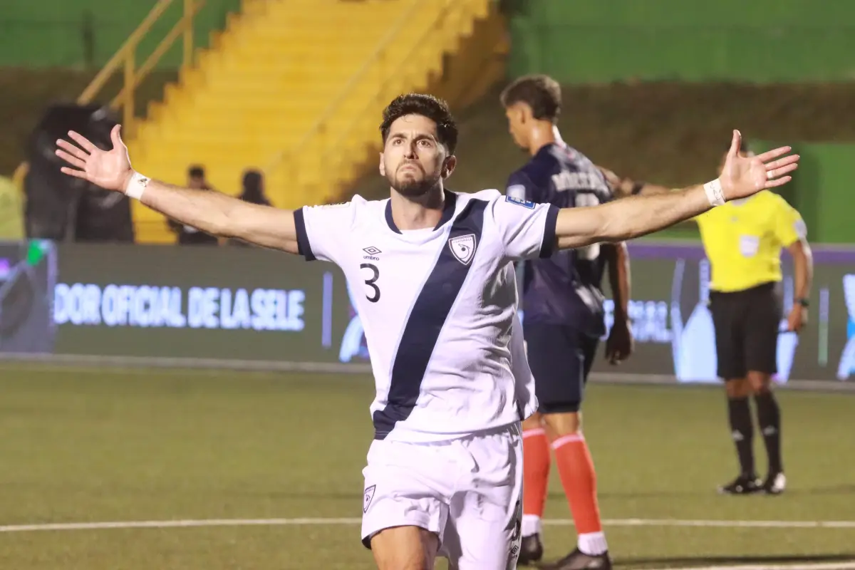Nicolás Samayoa celebrando un gol ante República Dominicana 