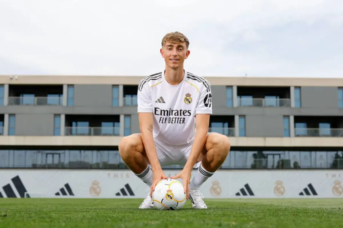 Dean Huijsen fue presentado como nuevo jugador del Real Madrid - Real Madrid