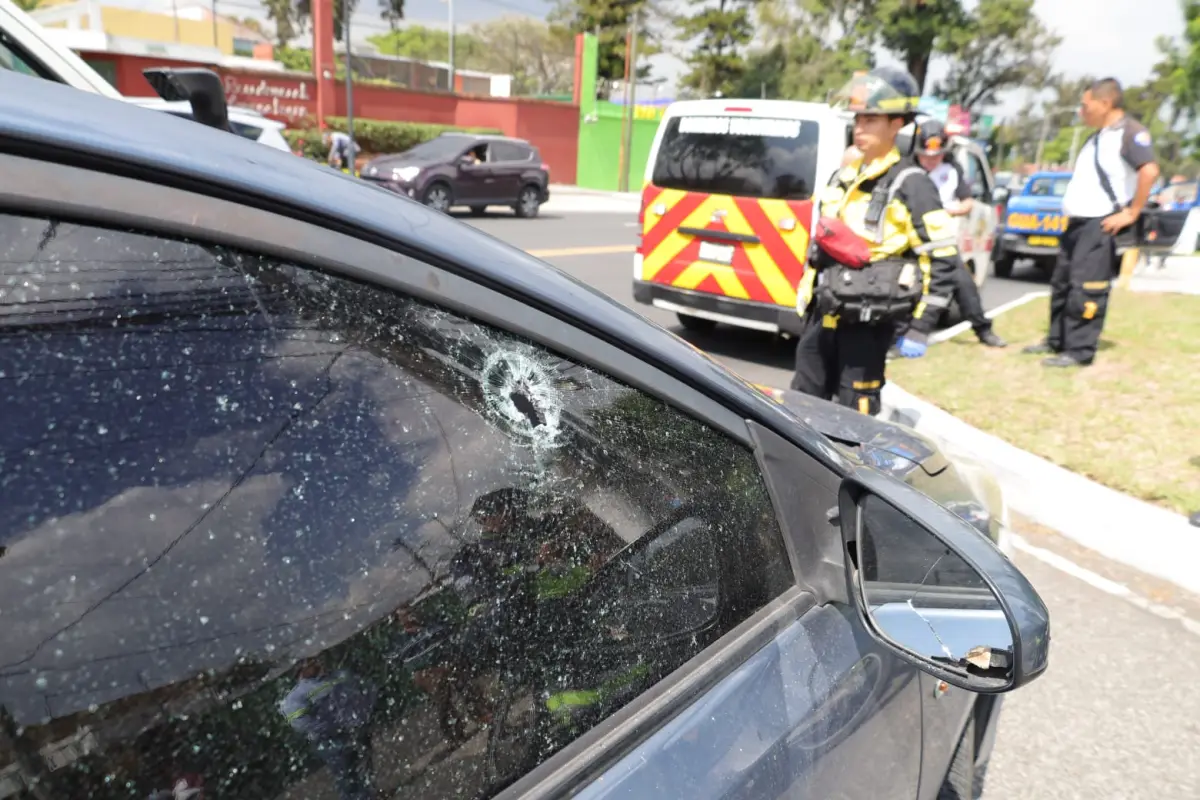 La víctima viajaba junto con sus hijos en un vehículo cuando fue atacada., Bomberos Voluntarios