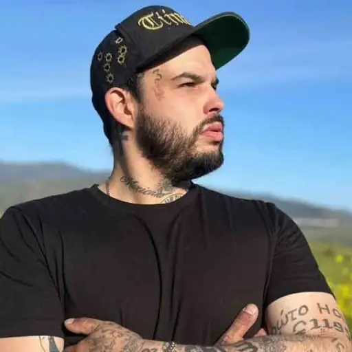 Emiliano Aguilar ,Redes sociales