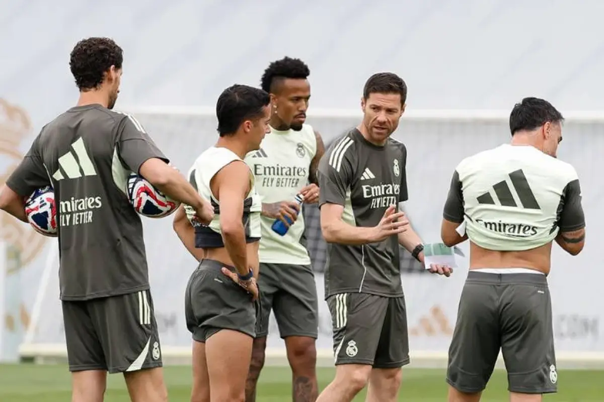 Xabi Alonso en sus primeros entrenos como técnico del Real Madrid - Real Madrid C.F.