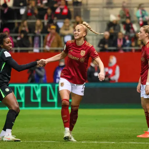 Giulia Gwinn ,Redes sociales