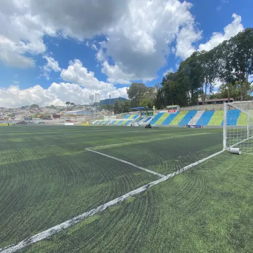 Mixco realizan trabajos de mantenimiento al Estadio Santo Domingo - Neto Bran