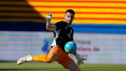 Barcelona anuncia el fichaje del portero Joan García