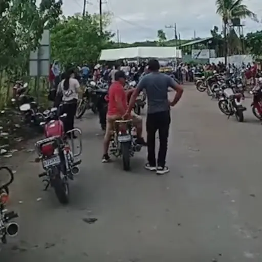 Bloqueo en ruta hacia Petén.  ,Captura de pantalla video Facebook.
