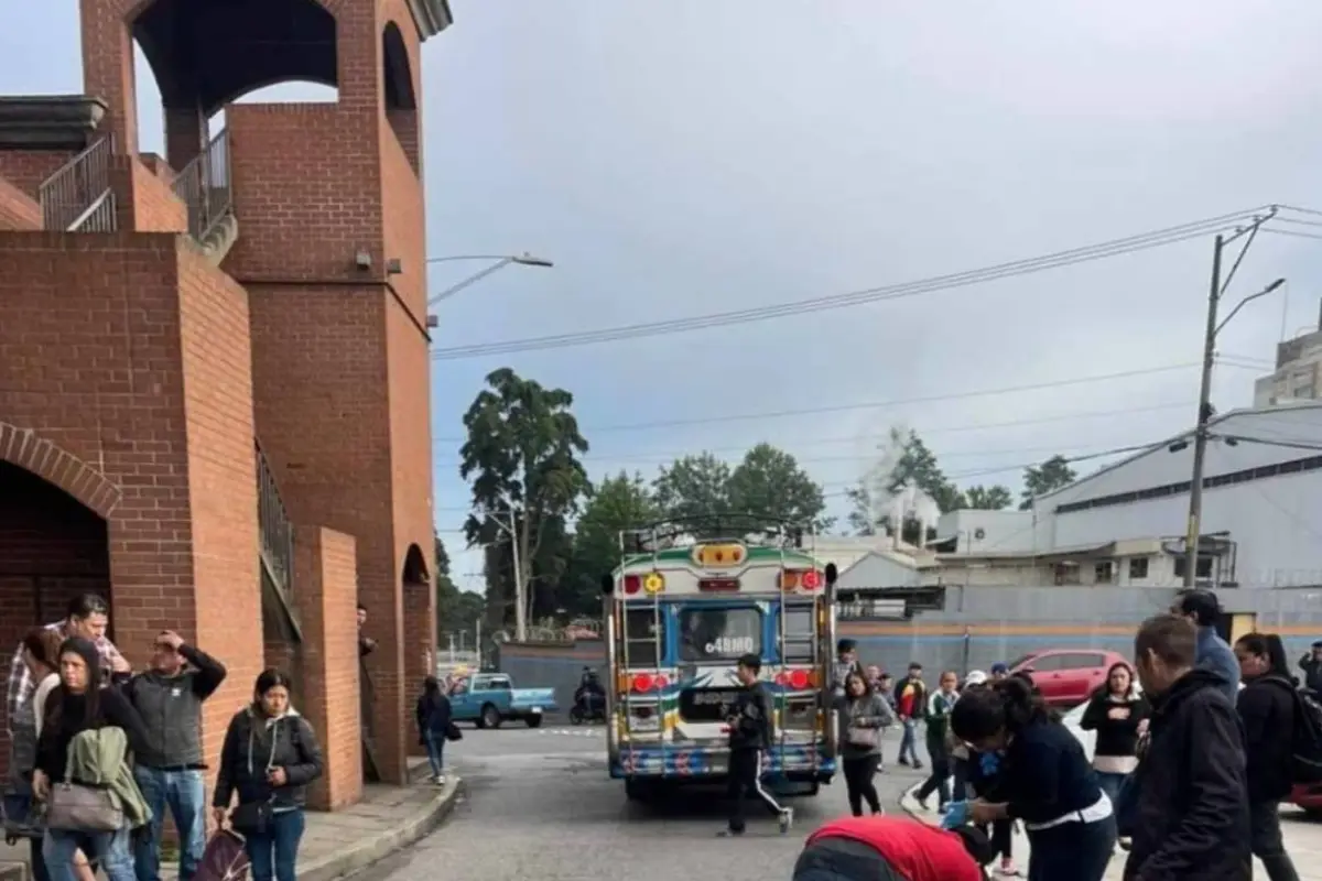 Accidente en carretera a El Salvador, Redes sociales.