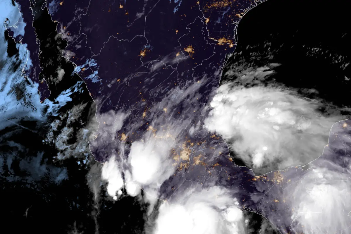 Huracán Erik se intensifica a categoría 4 antes de impactar en el sur de México, EFE
