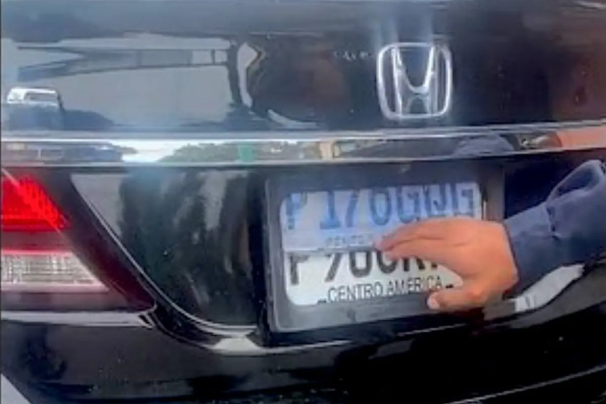 Automovilista usaba placas falsas., PNC