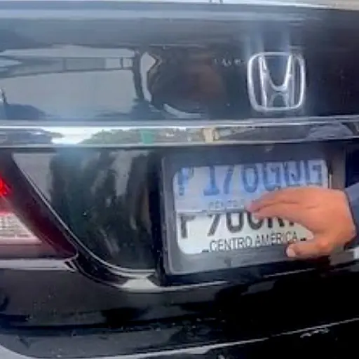 Automovilista usaba placas falsas. ,PNC